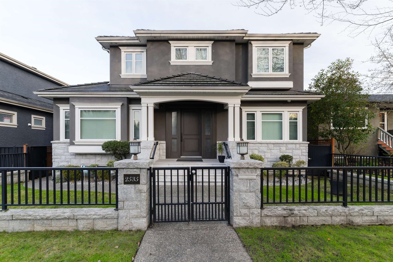 2535 E 17th Ave