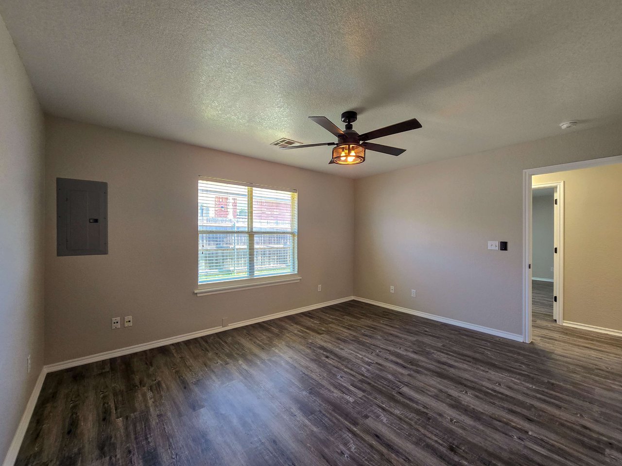 1252 Kingston Rd