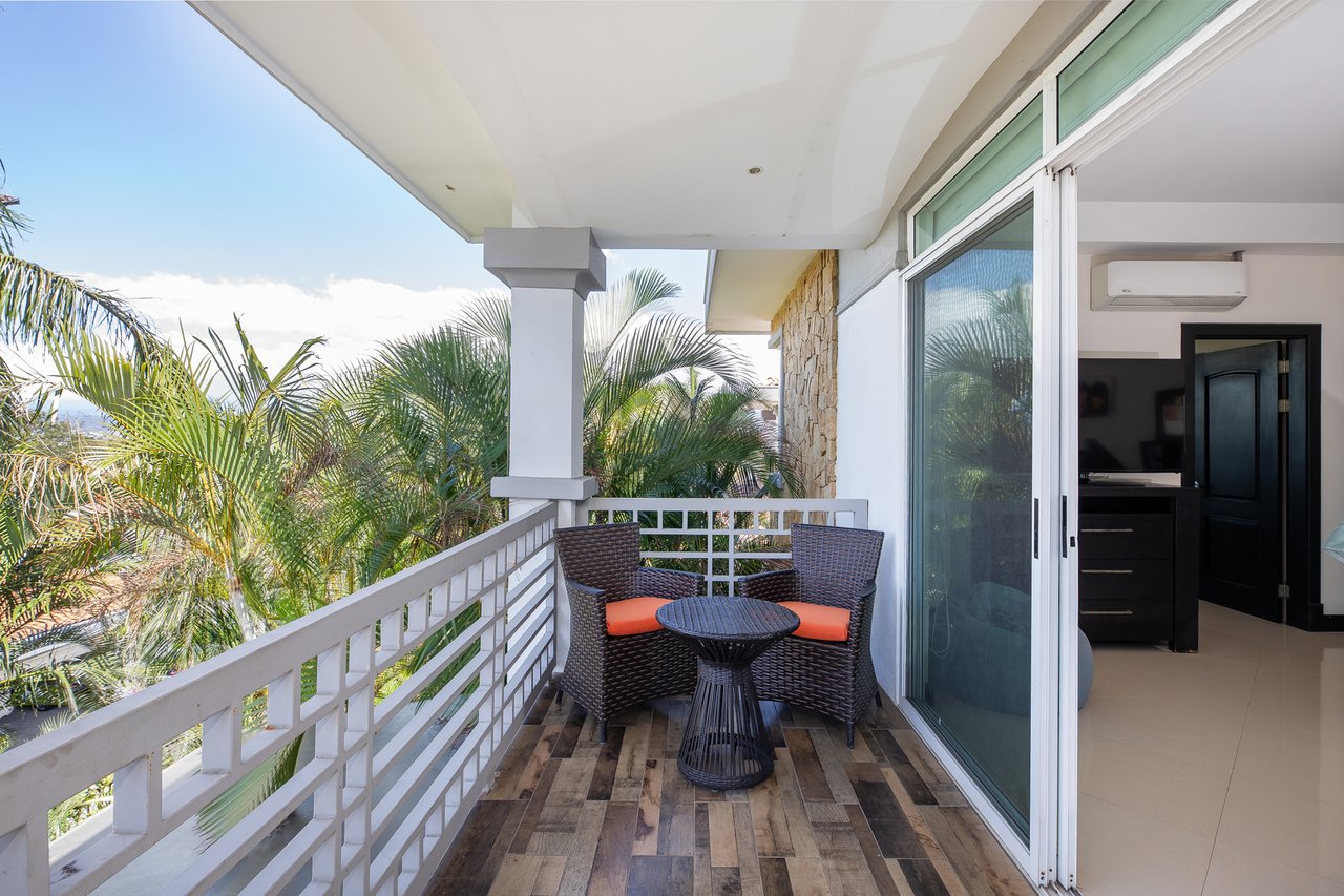 Panoramic Pool View Residence, Escazu, San Jose
