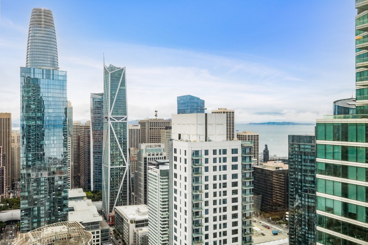 425 1st Street Unit: 4306