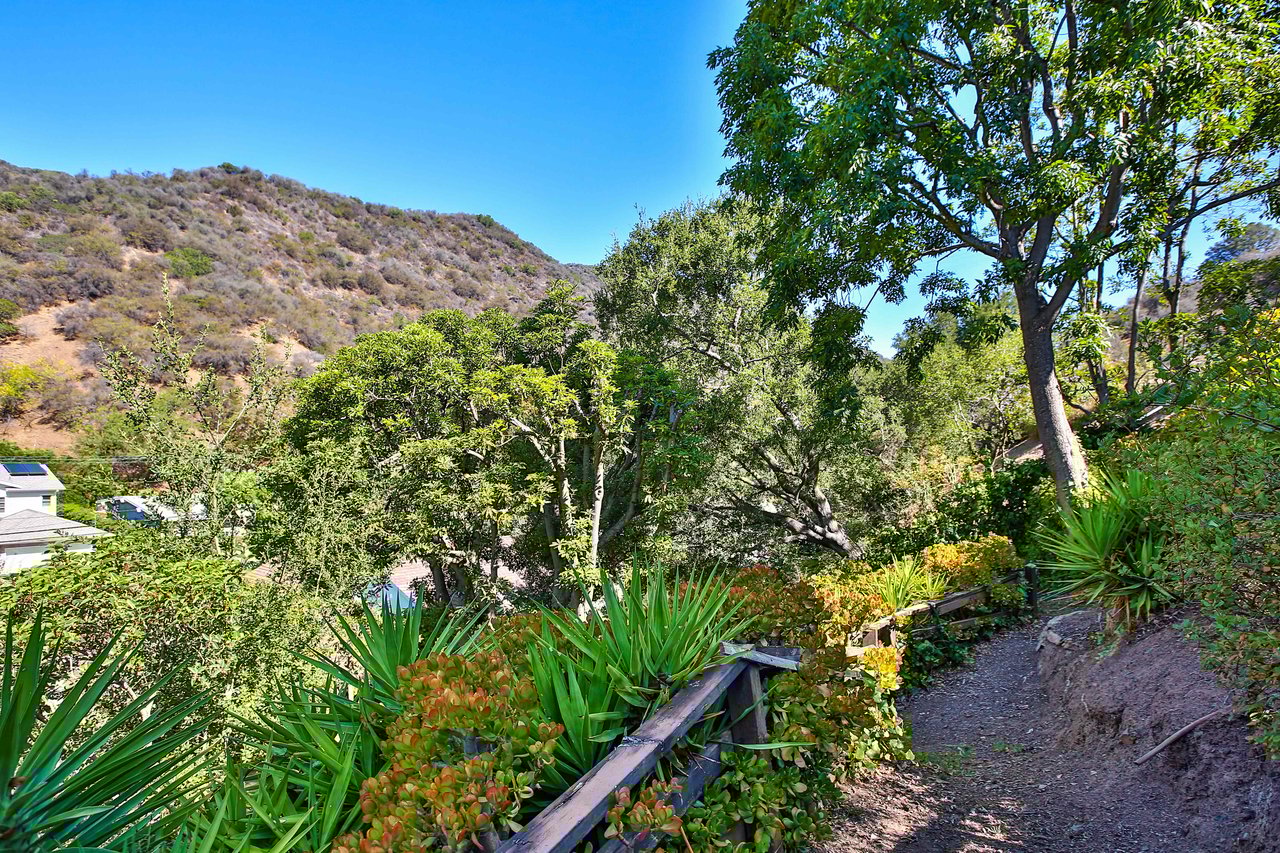 Considerable Country Retreat in the Canyon