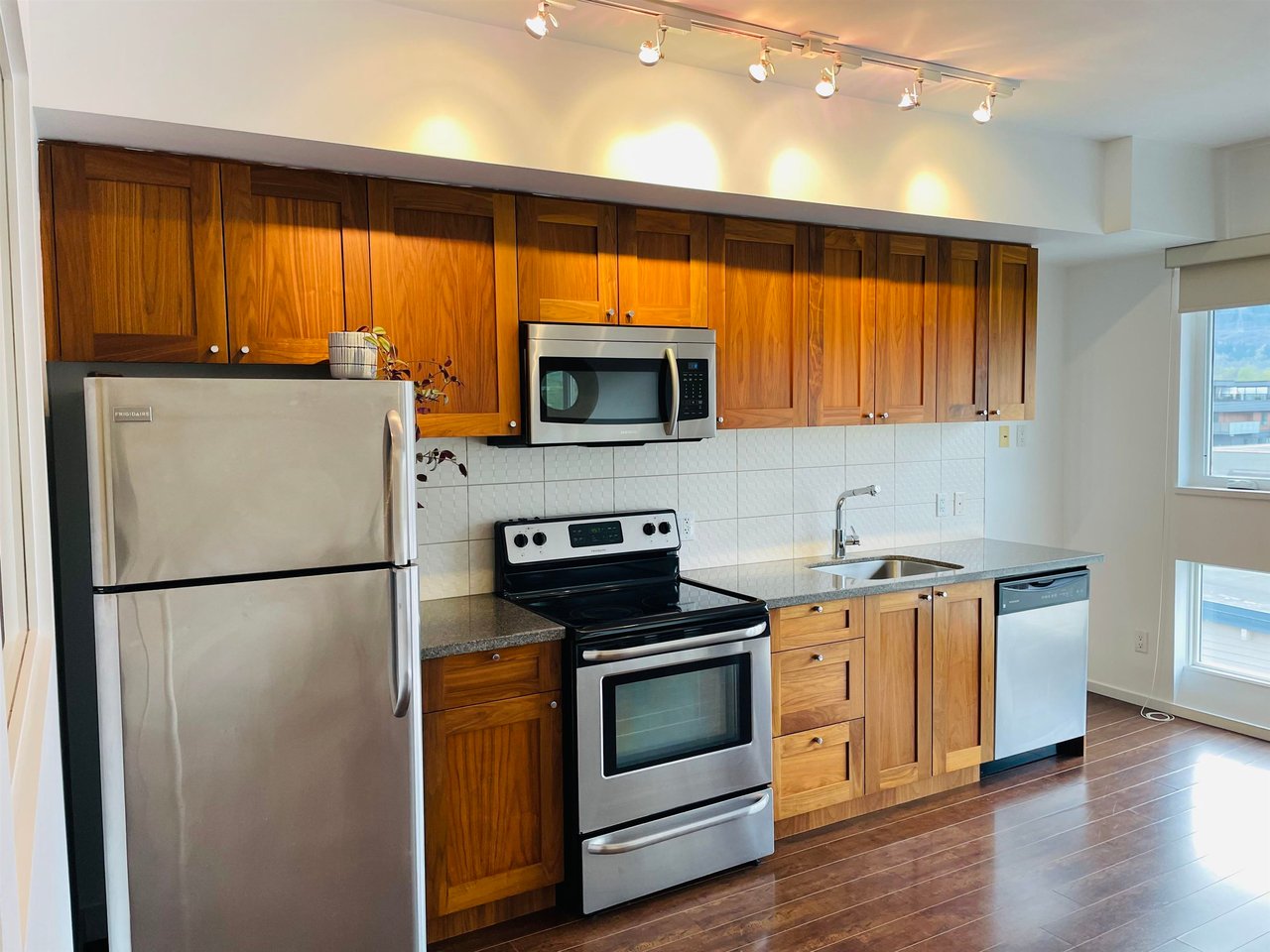 407-37841 Cleveland Ave