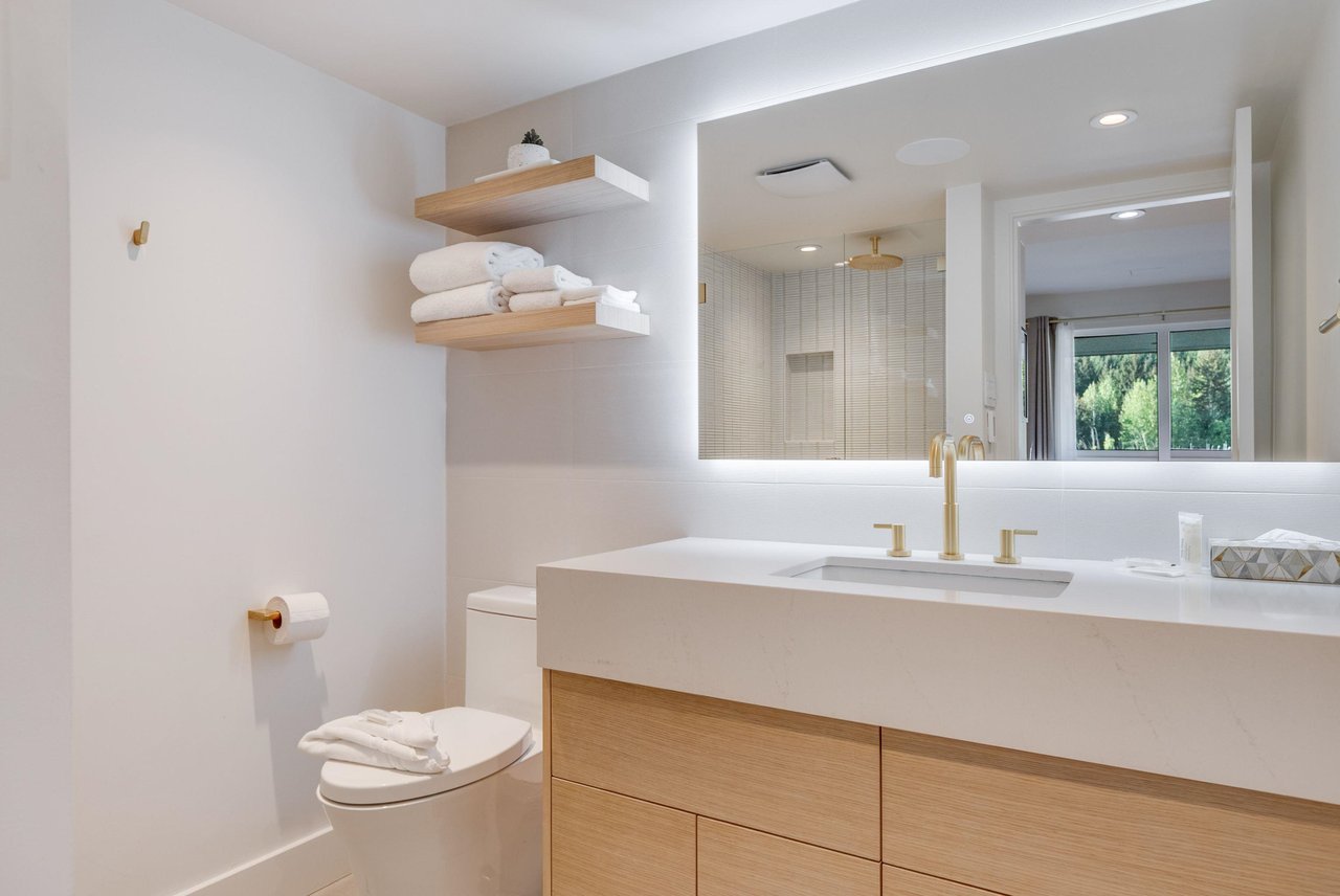 417-4557 Blackcomb Wy