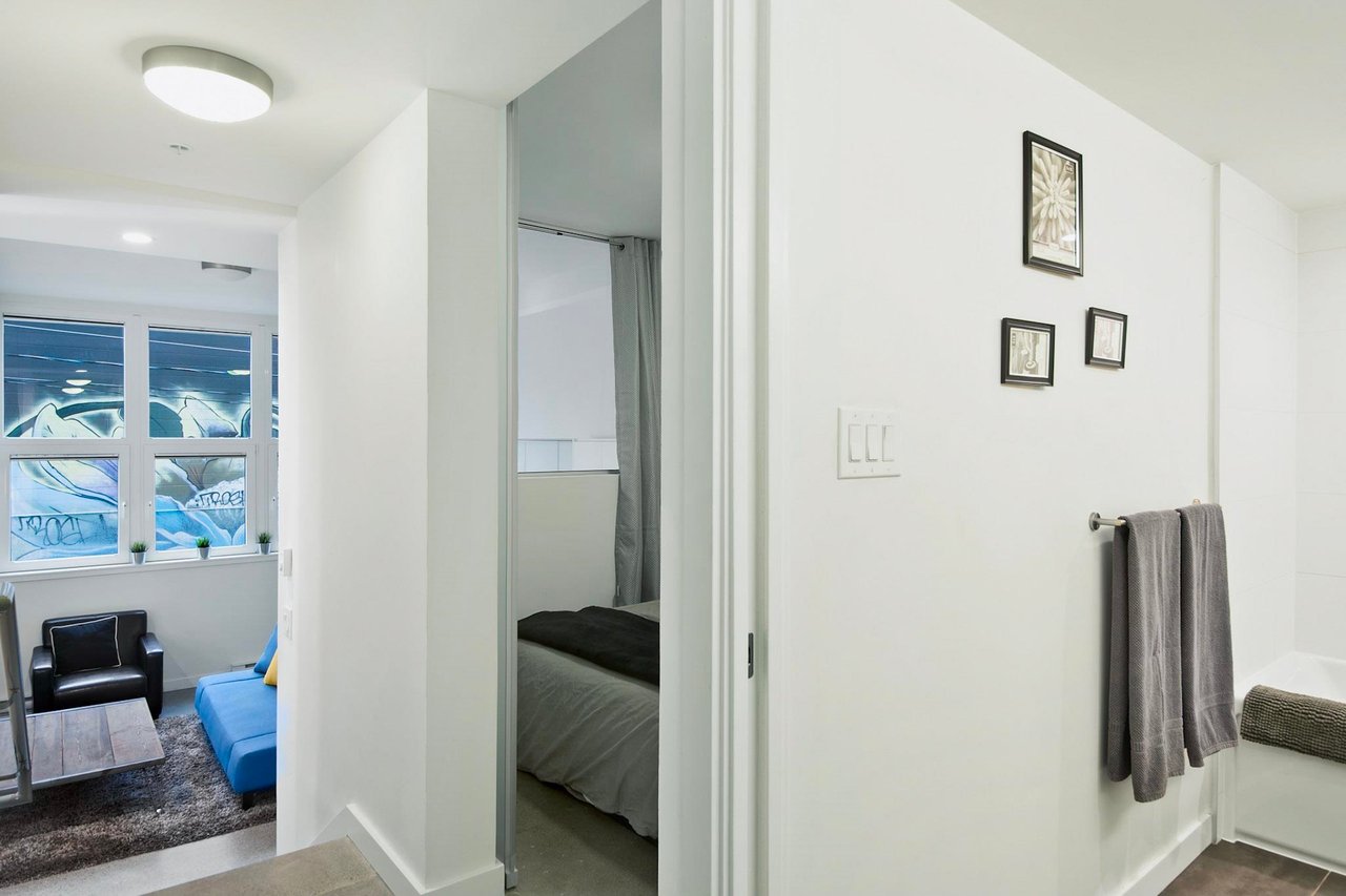 207-150 E Cordova St