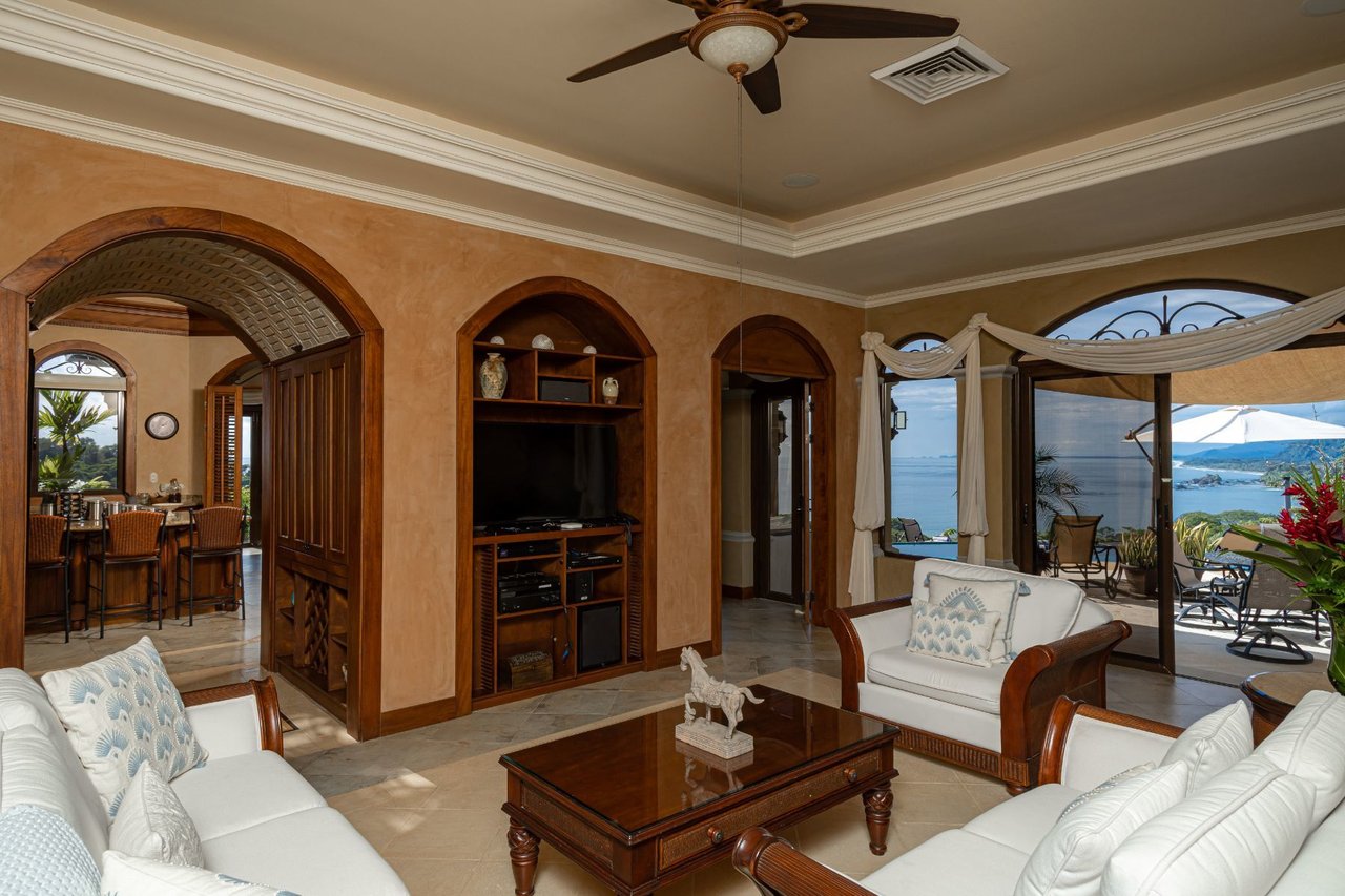 Colonial Ocean View Villa, Dominical, Puntarenas