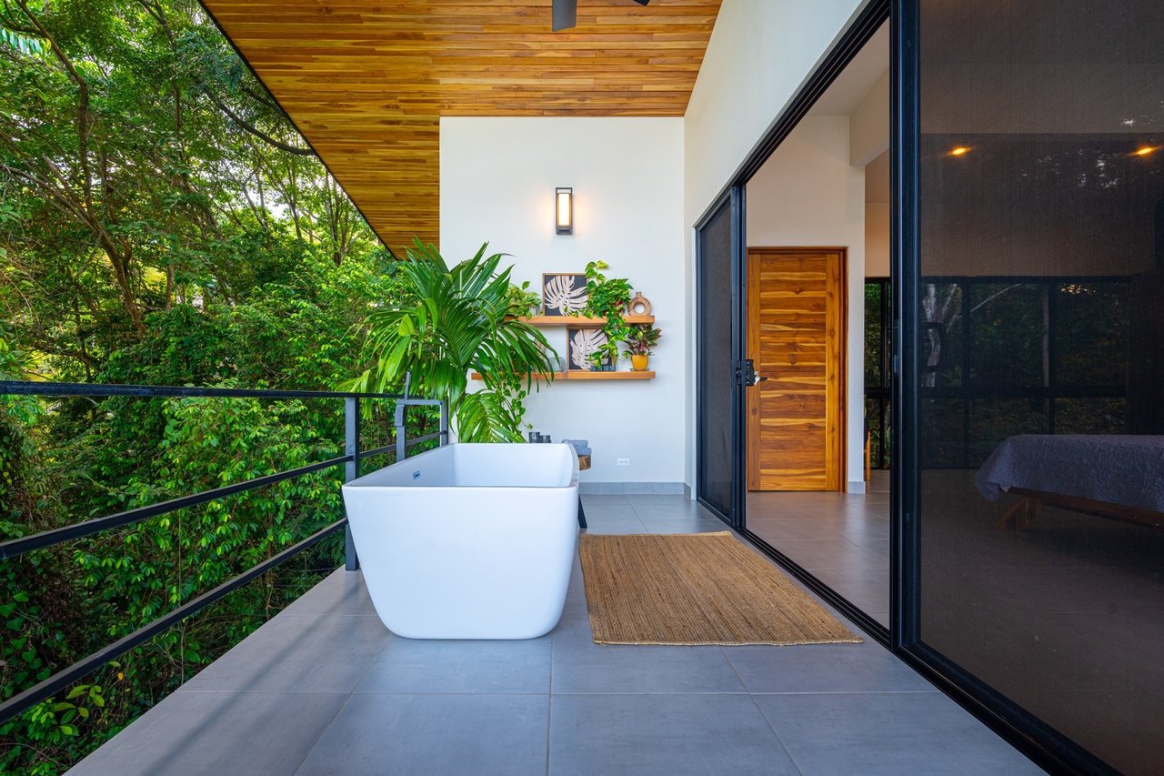 Modern Tropical Infinity Pool Home, Dominical, Puntarenas