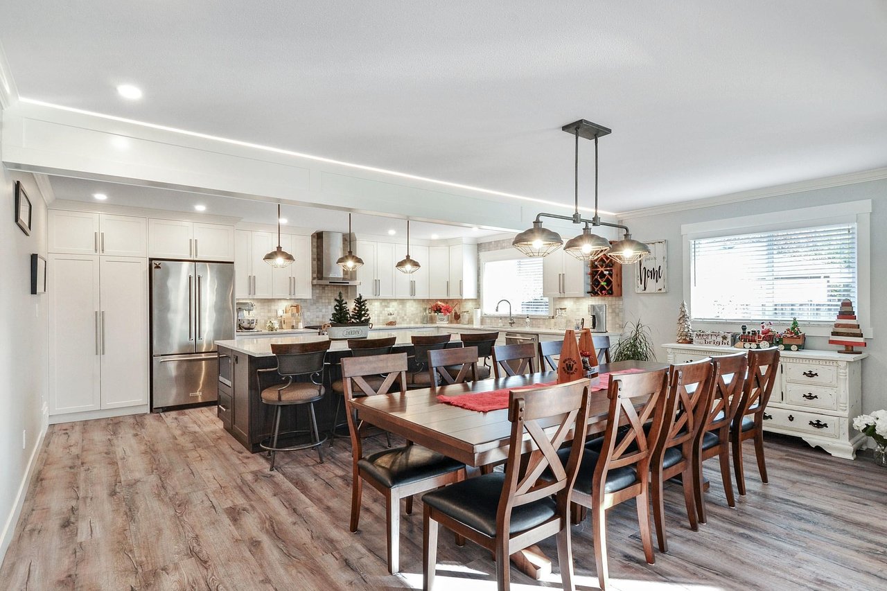 23003 Apple Grove