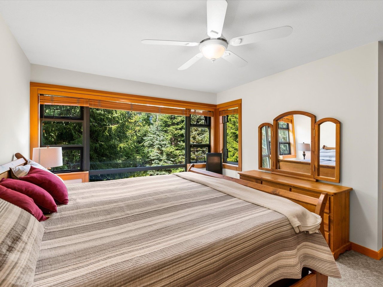4658 Montebello Pl