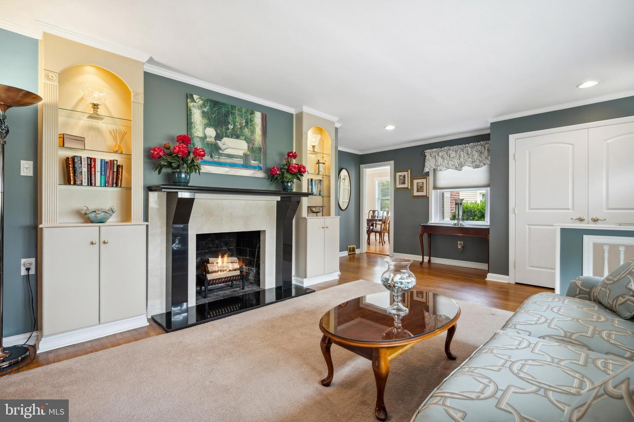 320 Rose Ln