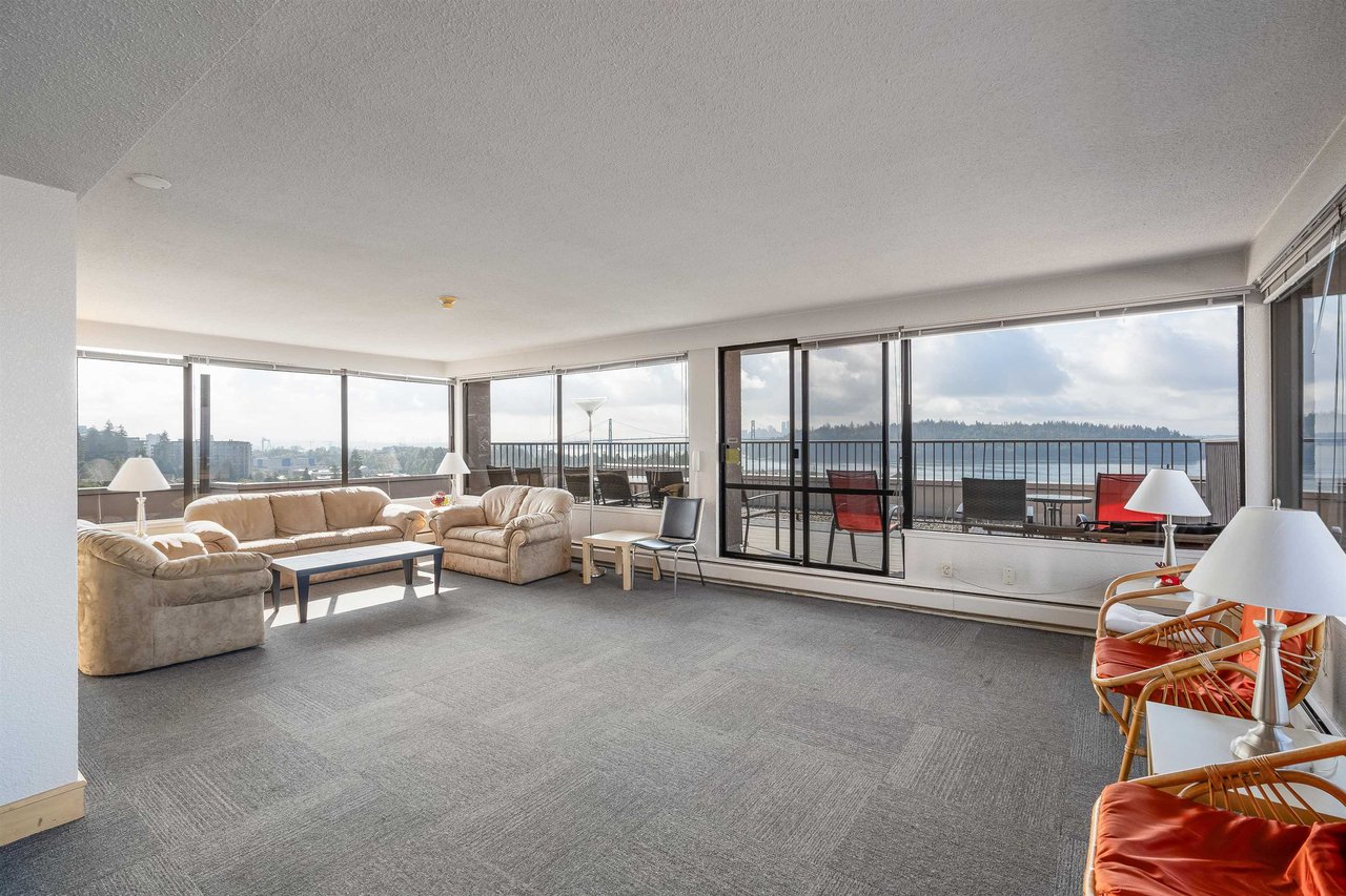 302-555 13th Street, West Vancouver