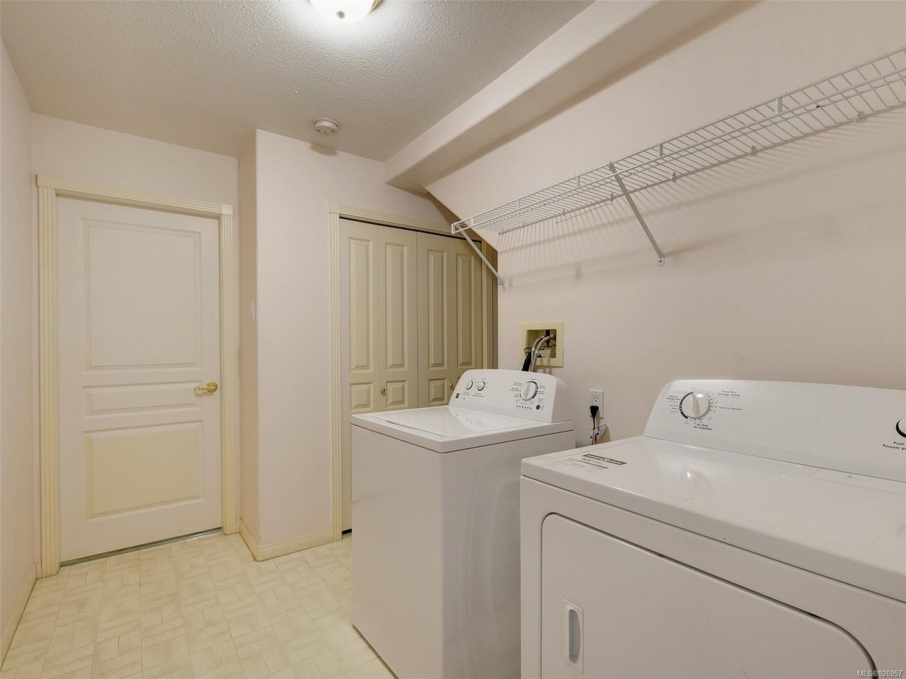70-14 Erskine Ln