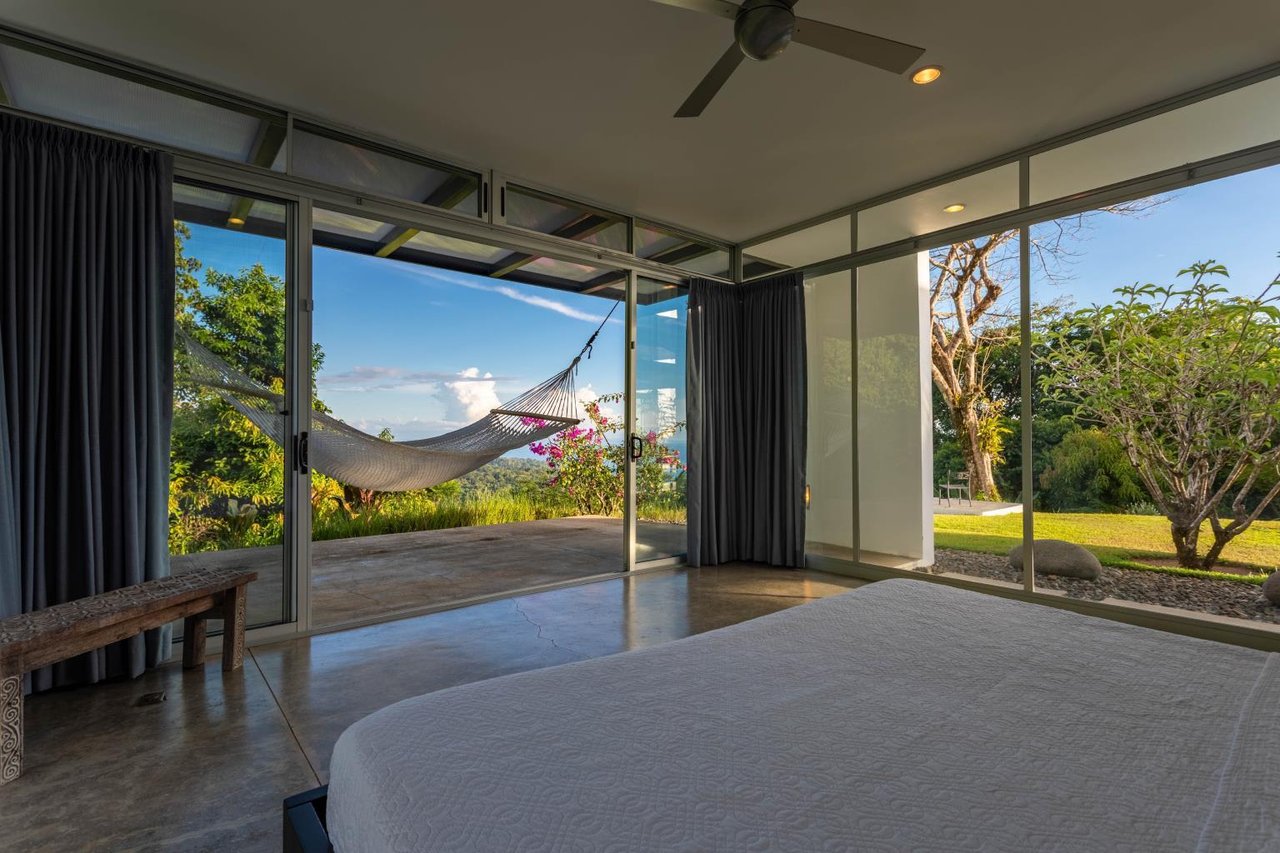 Mariposa , Luxury Modern Home With Guest House