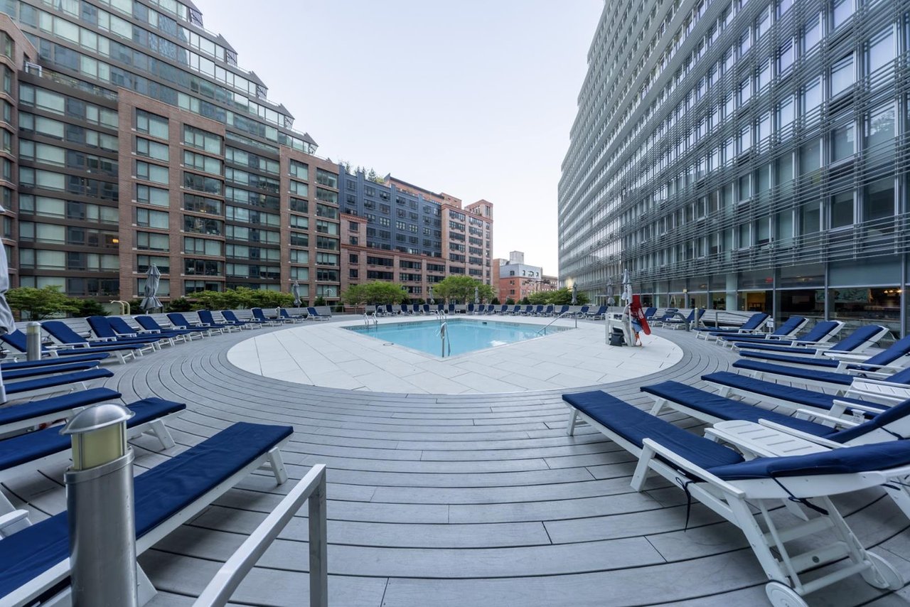 550 West 54th Street, Apt 25V