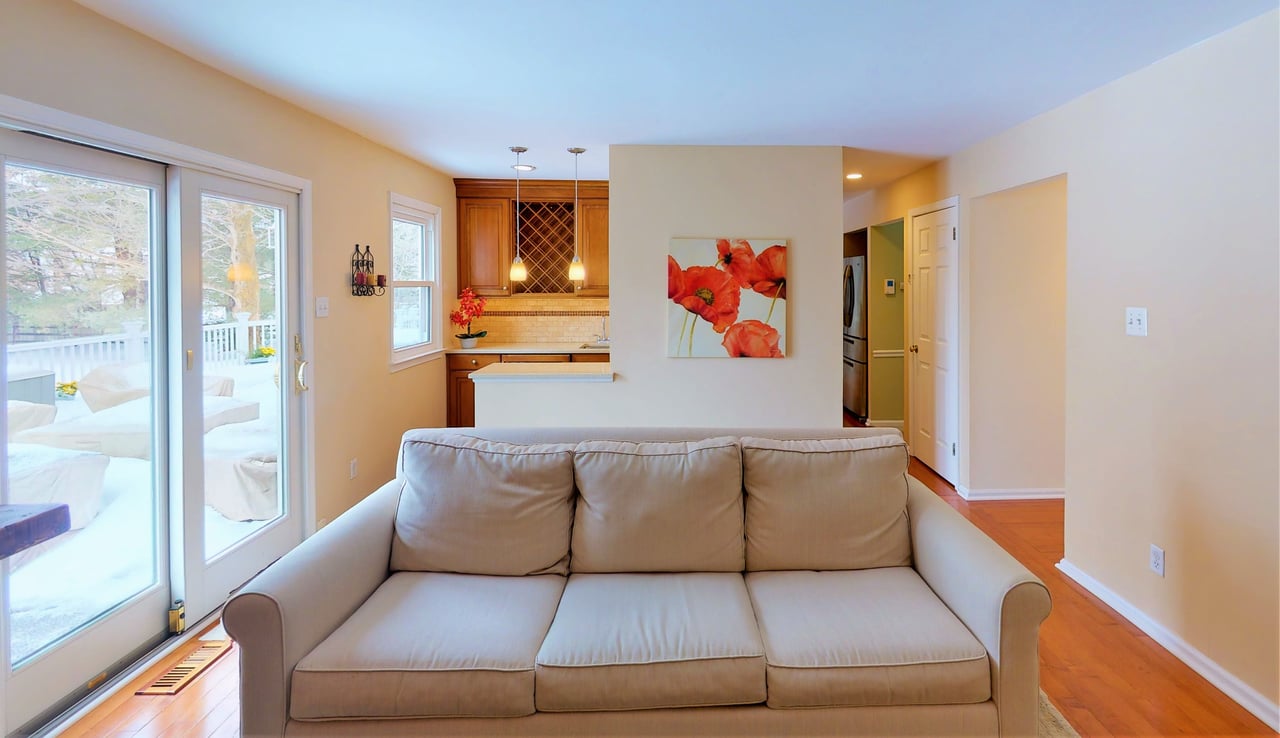 32 LAWRENCIA DR