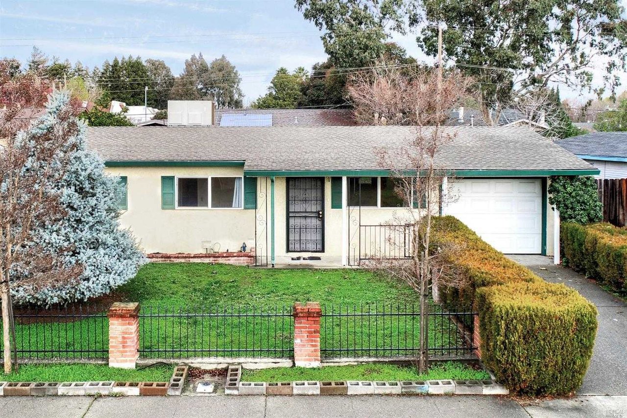 514 Pear Tree Ln