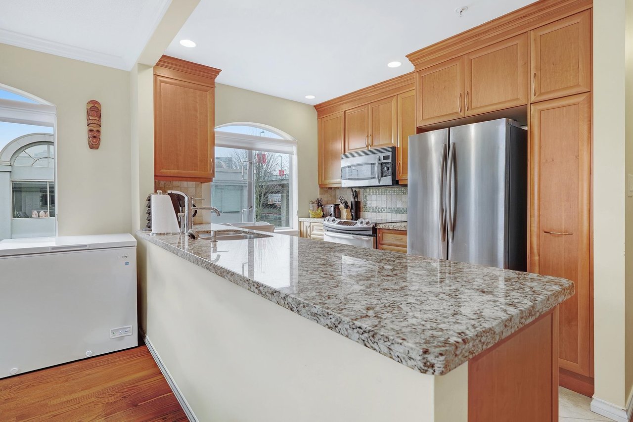 405-1869 Spyglass Pl