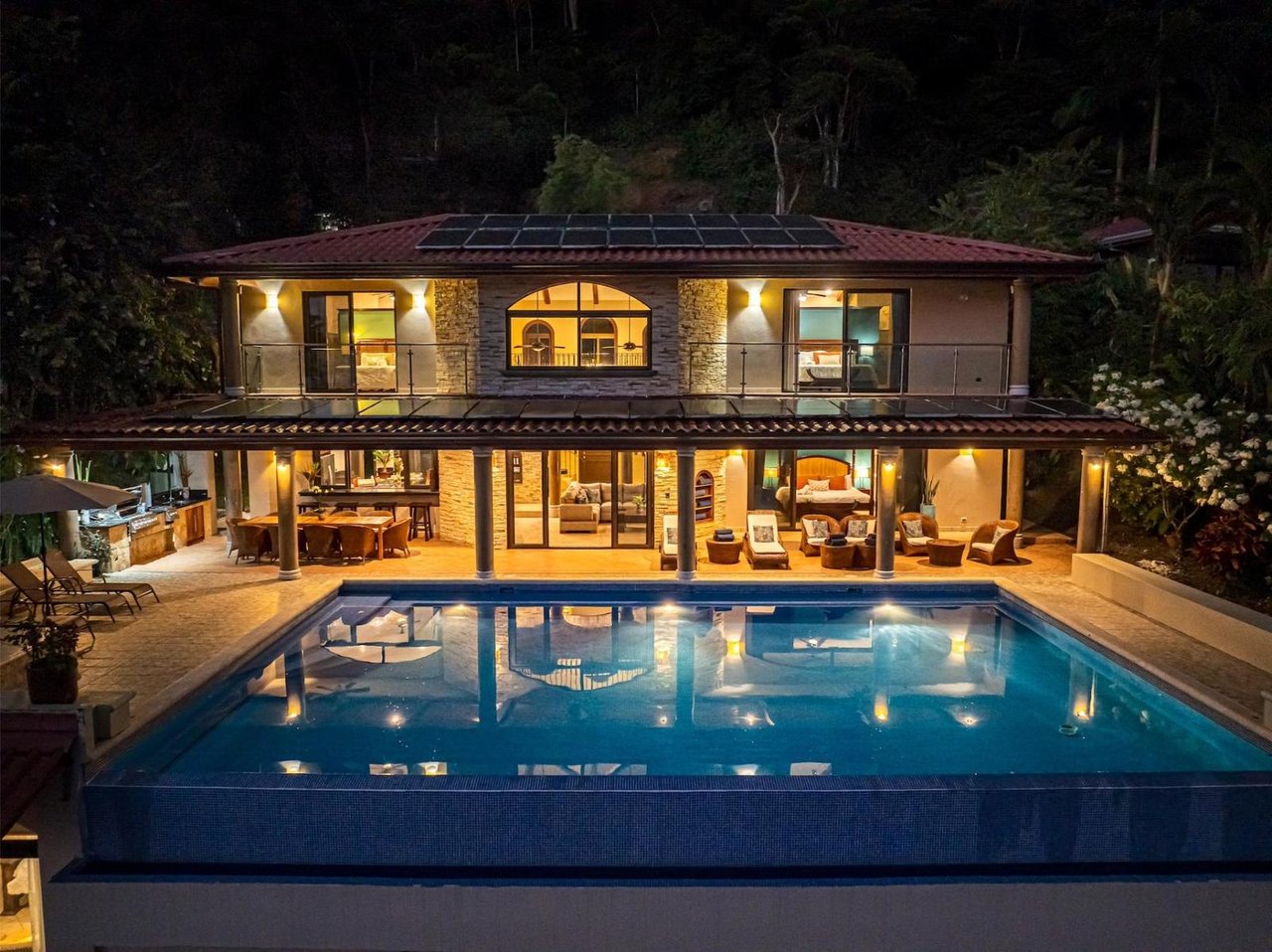 Colonial Oceanfront Rental Estate, Dominical, Puntarenas