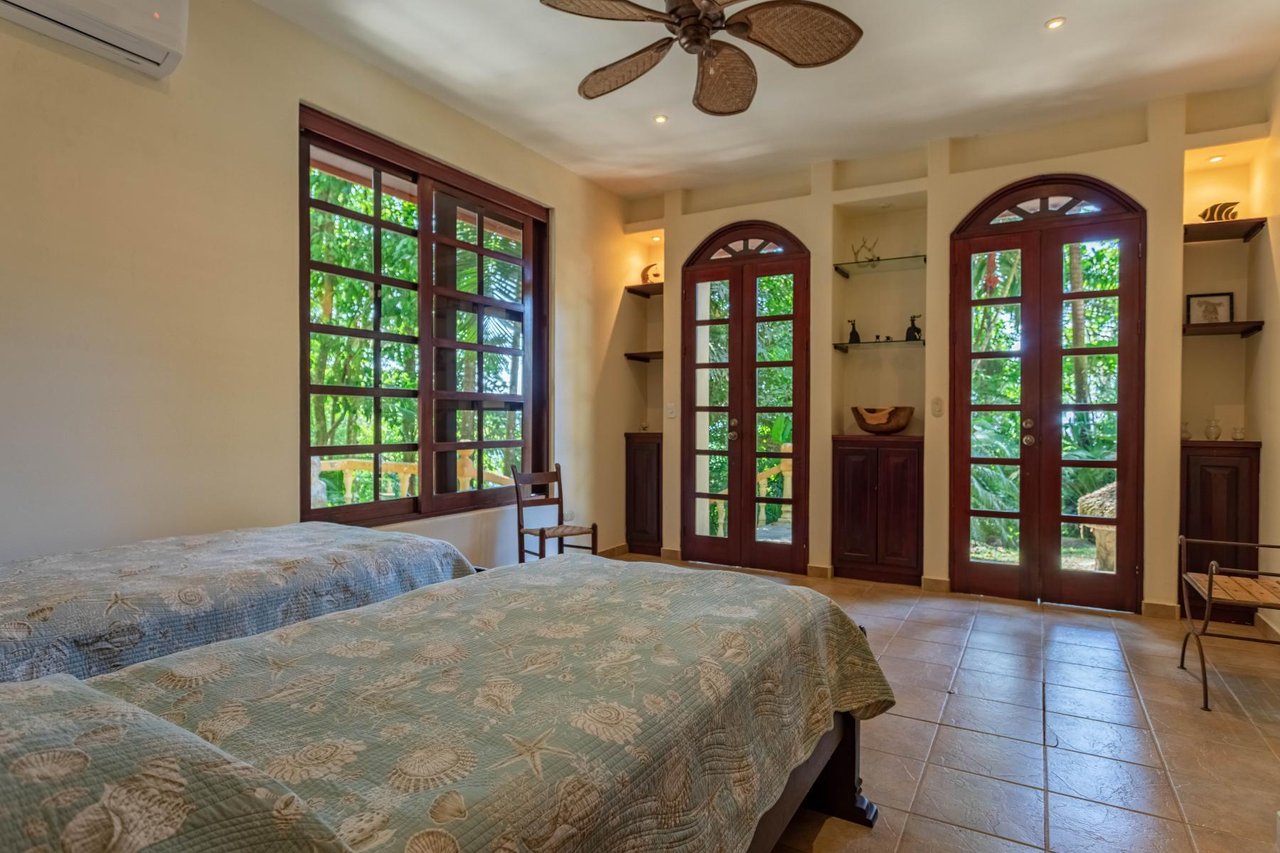 Private Ocean View Estate, Dominical, Puntarenas
