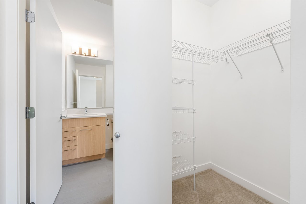 303-5460 Broadway Wy