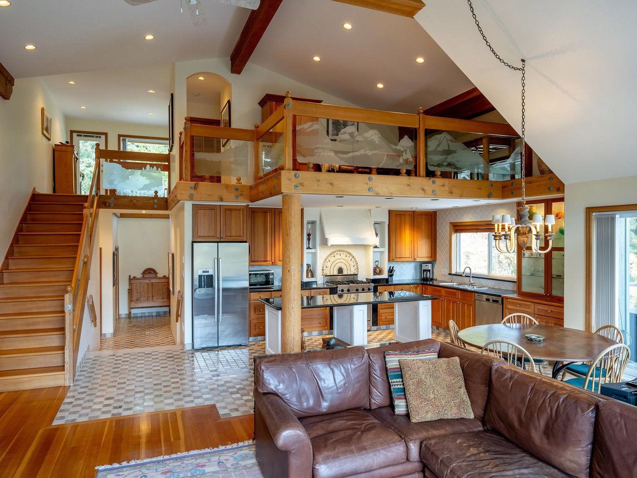 9-3554 Falcon Cres