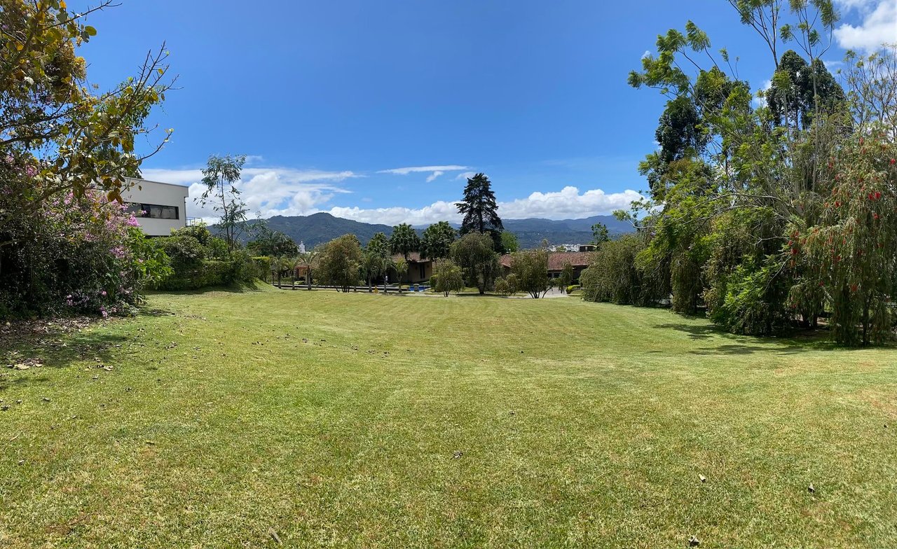 Flat Gated Mountain Lot, Curridabat, San Jose