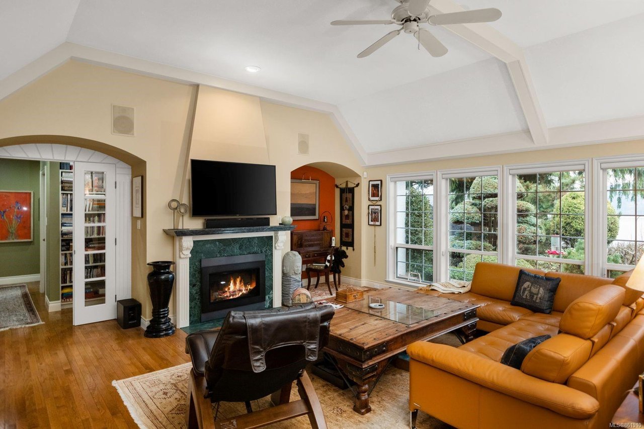 4349 Kingscote Rd, Cobble Hill
