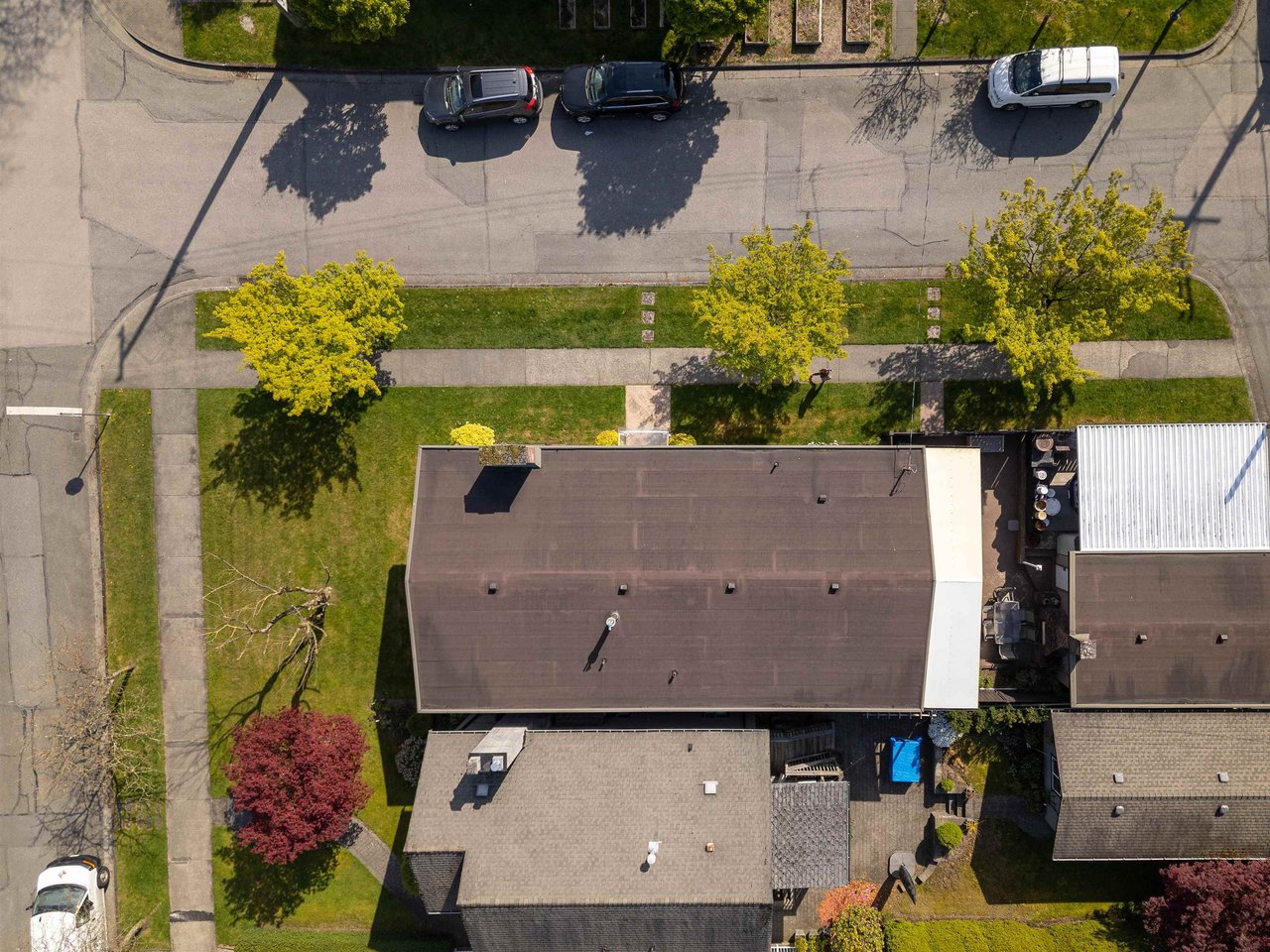 1425 Slocan St