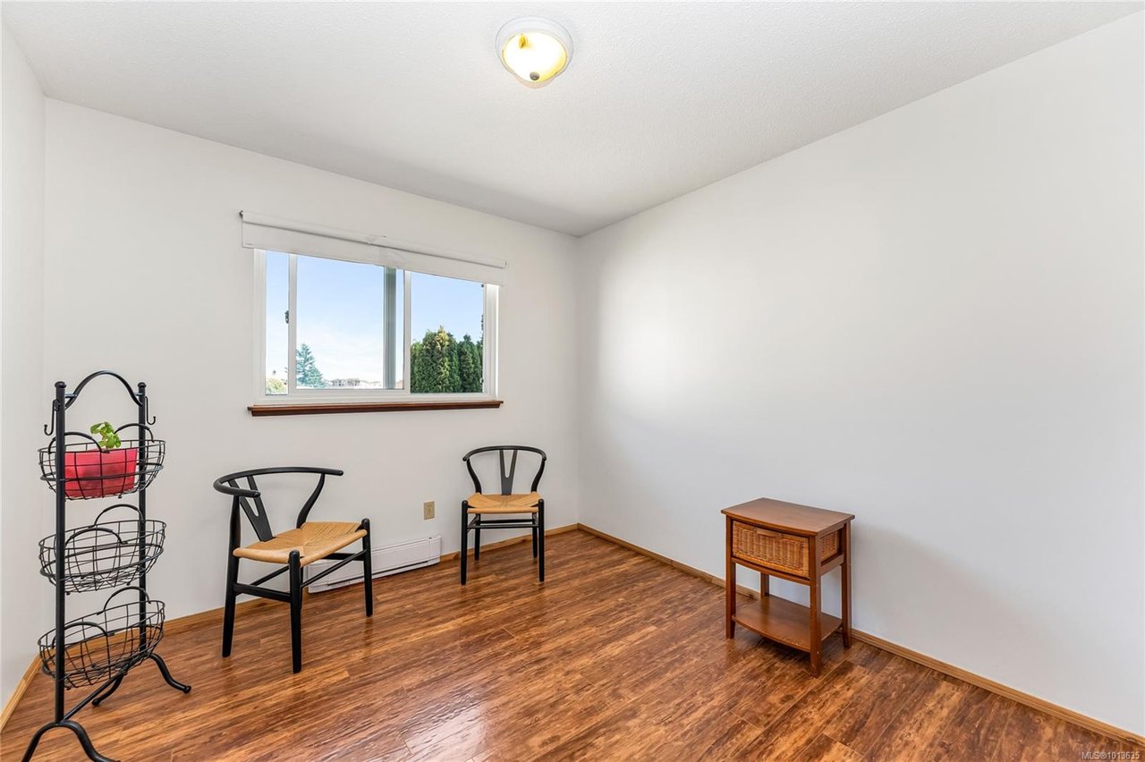 7678 Grieve Cres