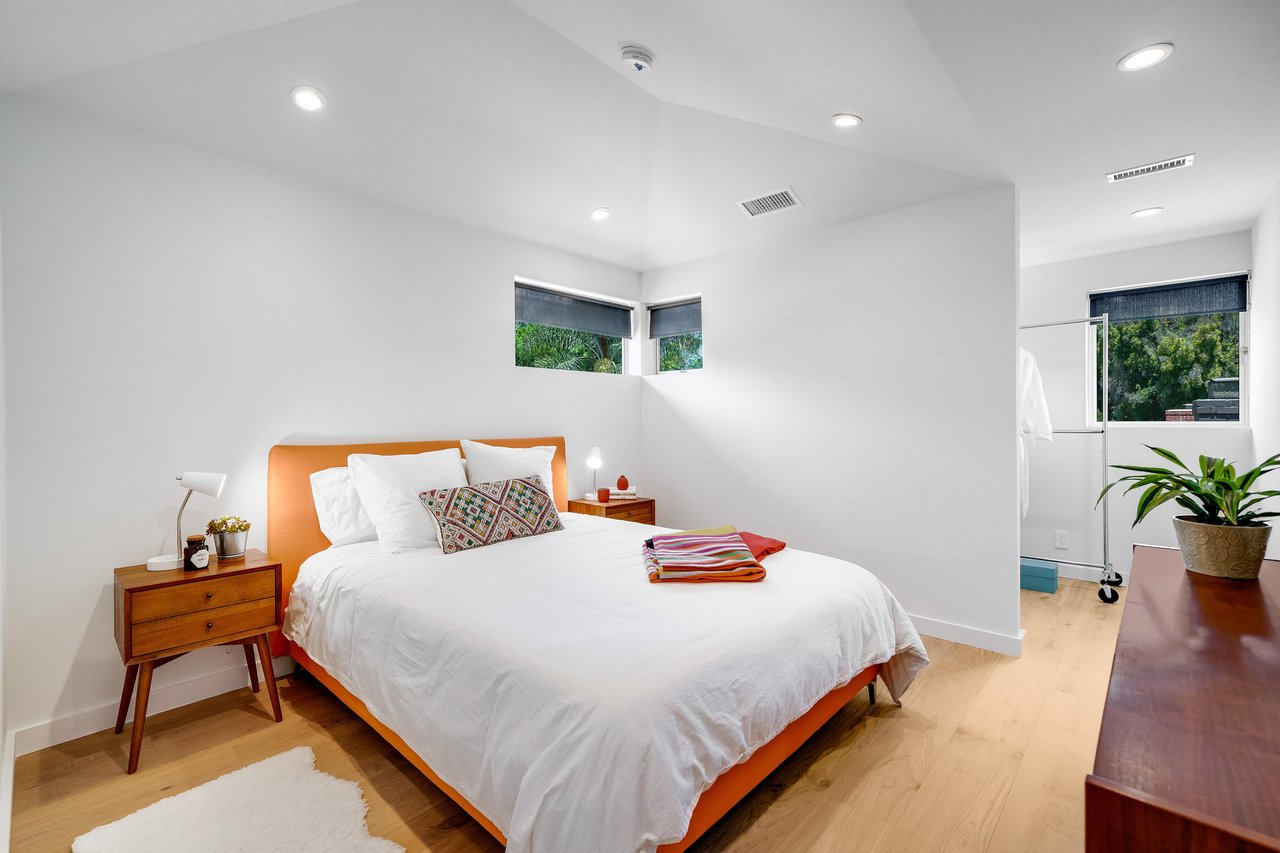 Studio City Modern 1 Bedroom + Office Loft