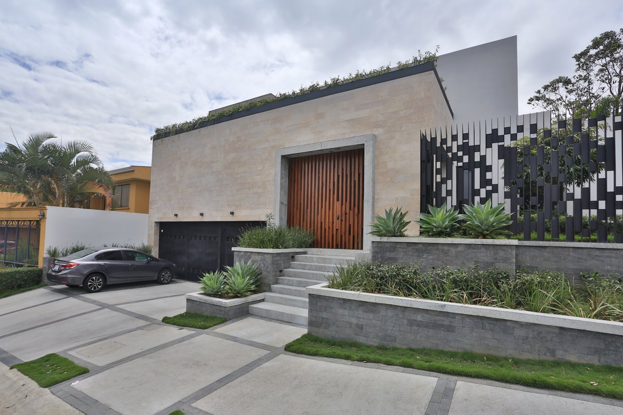 Remodeled Residence With Apartment, Escazu, San Jose