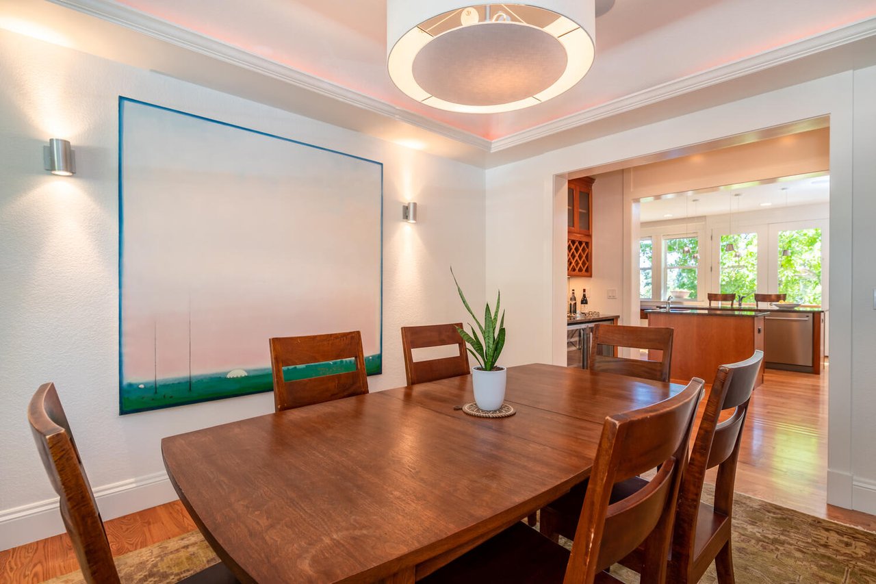 1686 Sunset Blvd