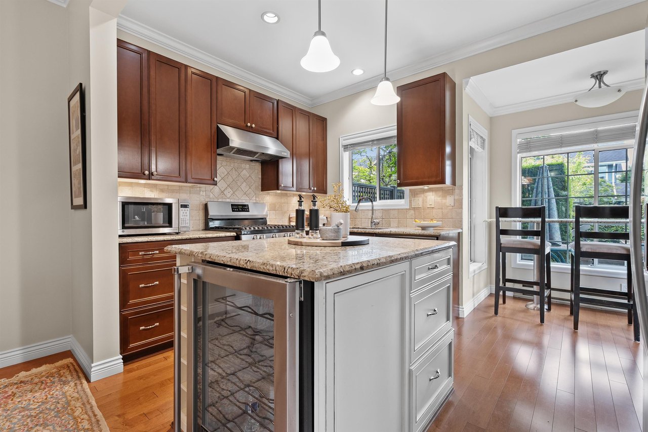 670 W 26th Ave