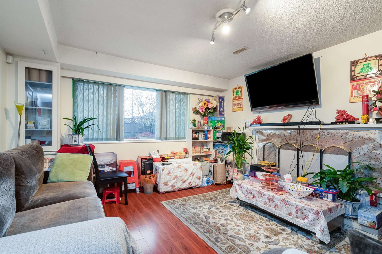 2019 E 45th Ave