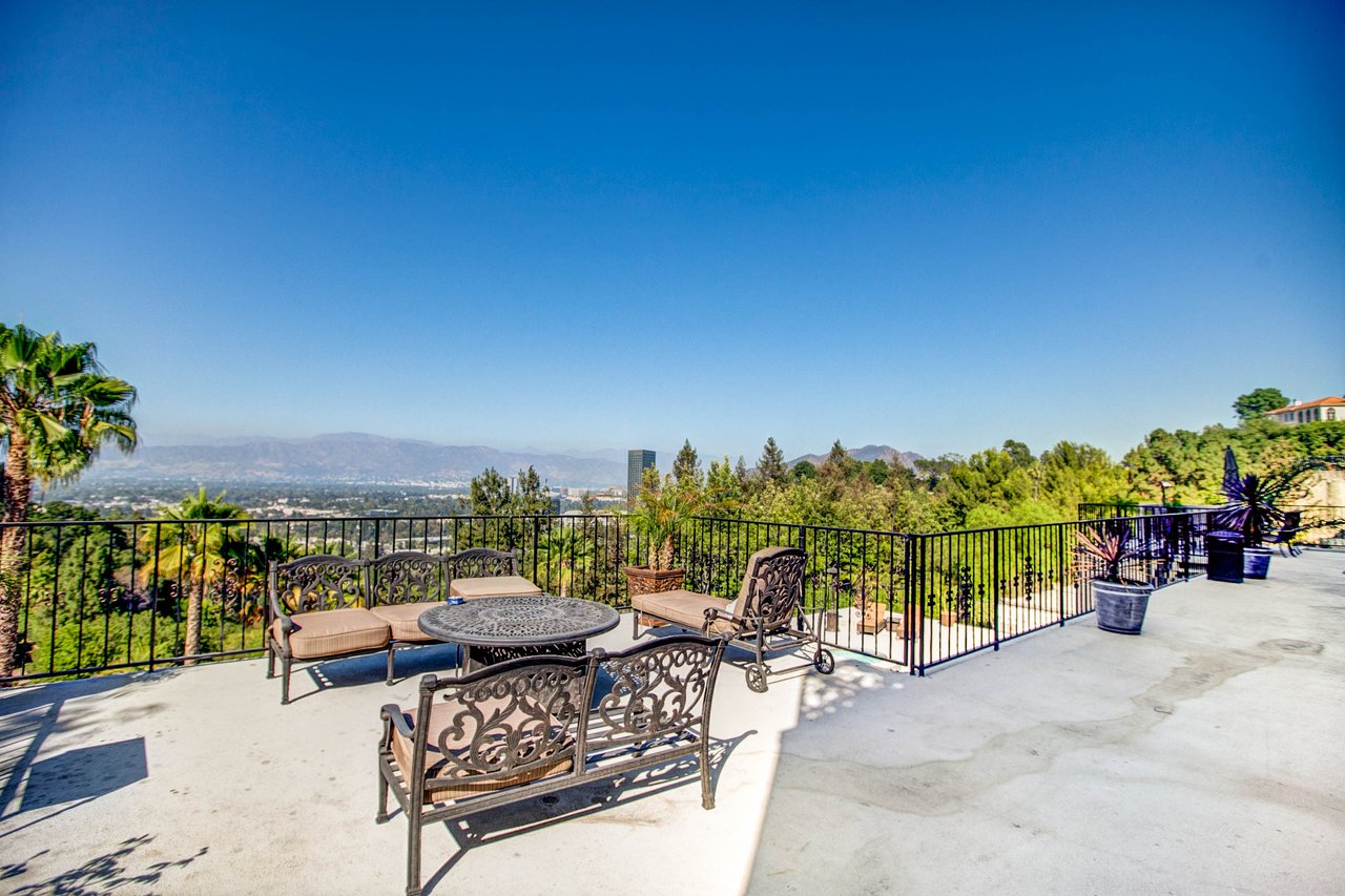 11131 Mountcastle Dr. Studio City, CA