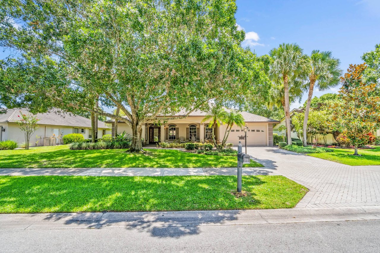 2072 SW Danforth Cir