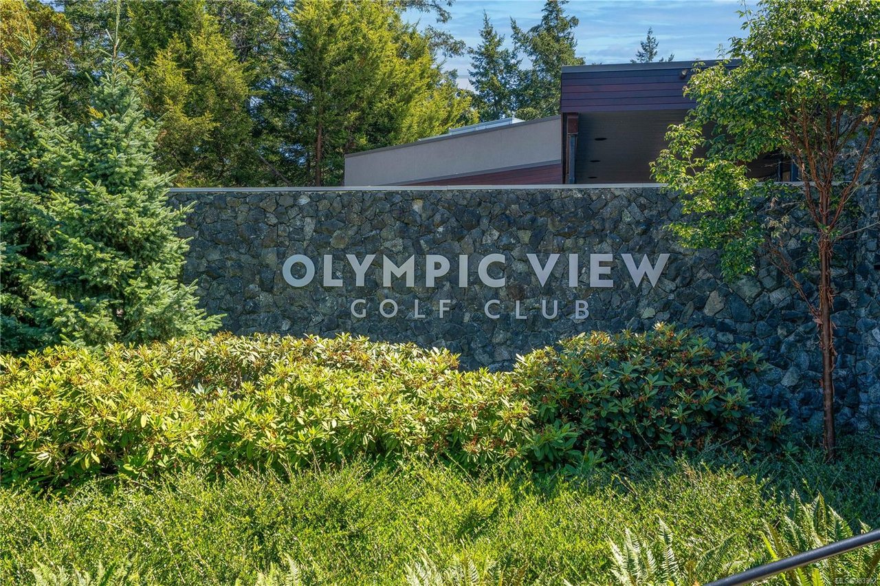 663 Medalist Ave