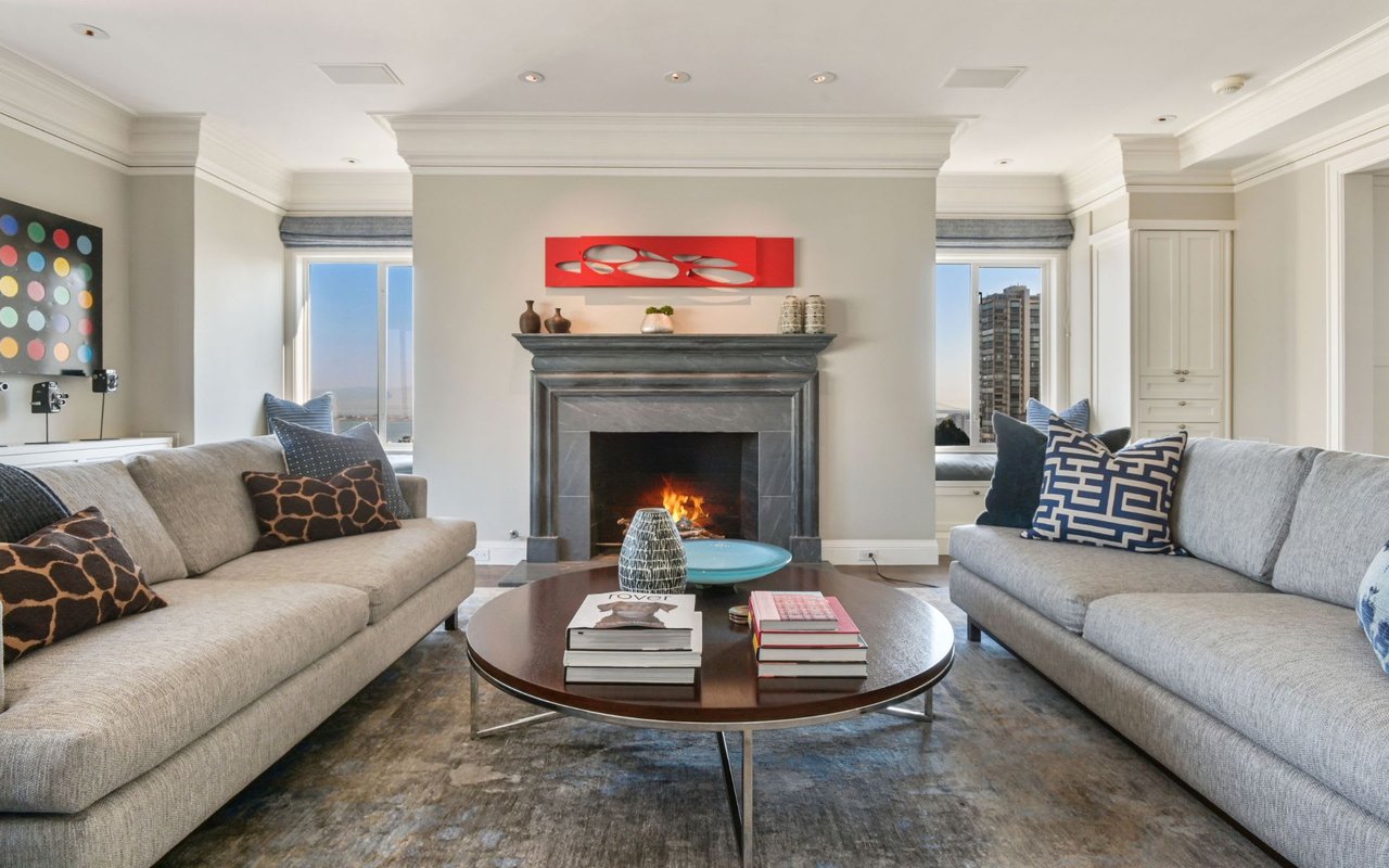 Prestigious Half Floor Apartment on Russian Hill