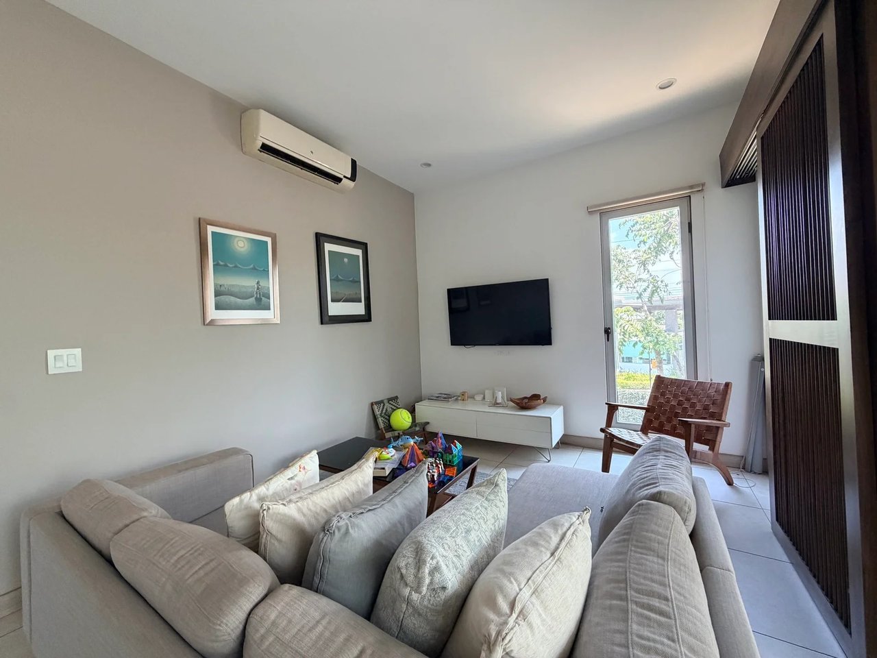 Contemporary Corner Condo, Santa Ana, San Jose