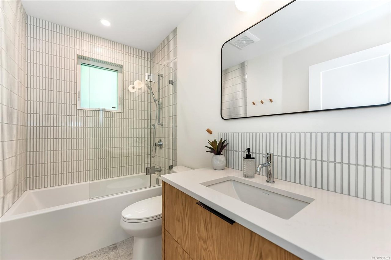 736 Falkland Rd, Oak Bay