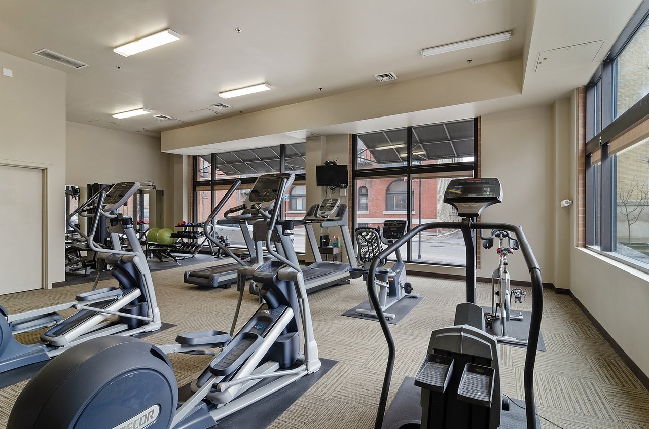600 W Drummond Place # 318