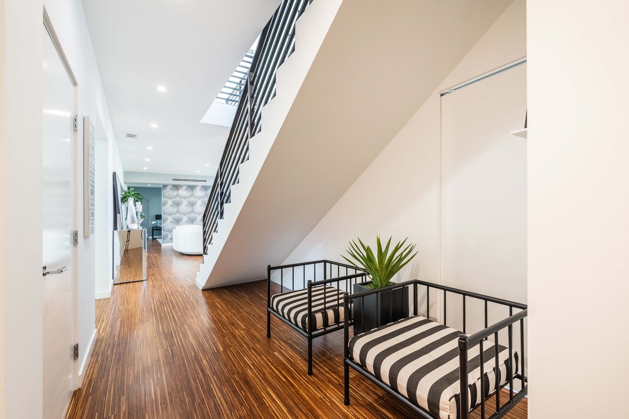 691 East Las Flores