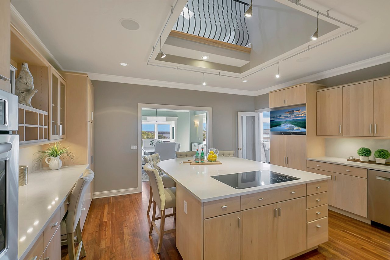 Stunning Downtown Wayzata Townhome // Wayzata Bay Views!