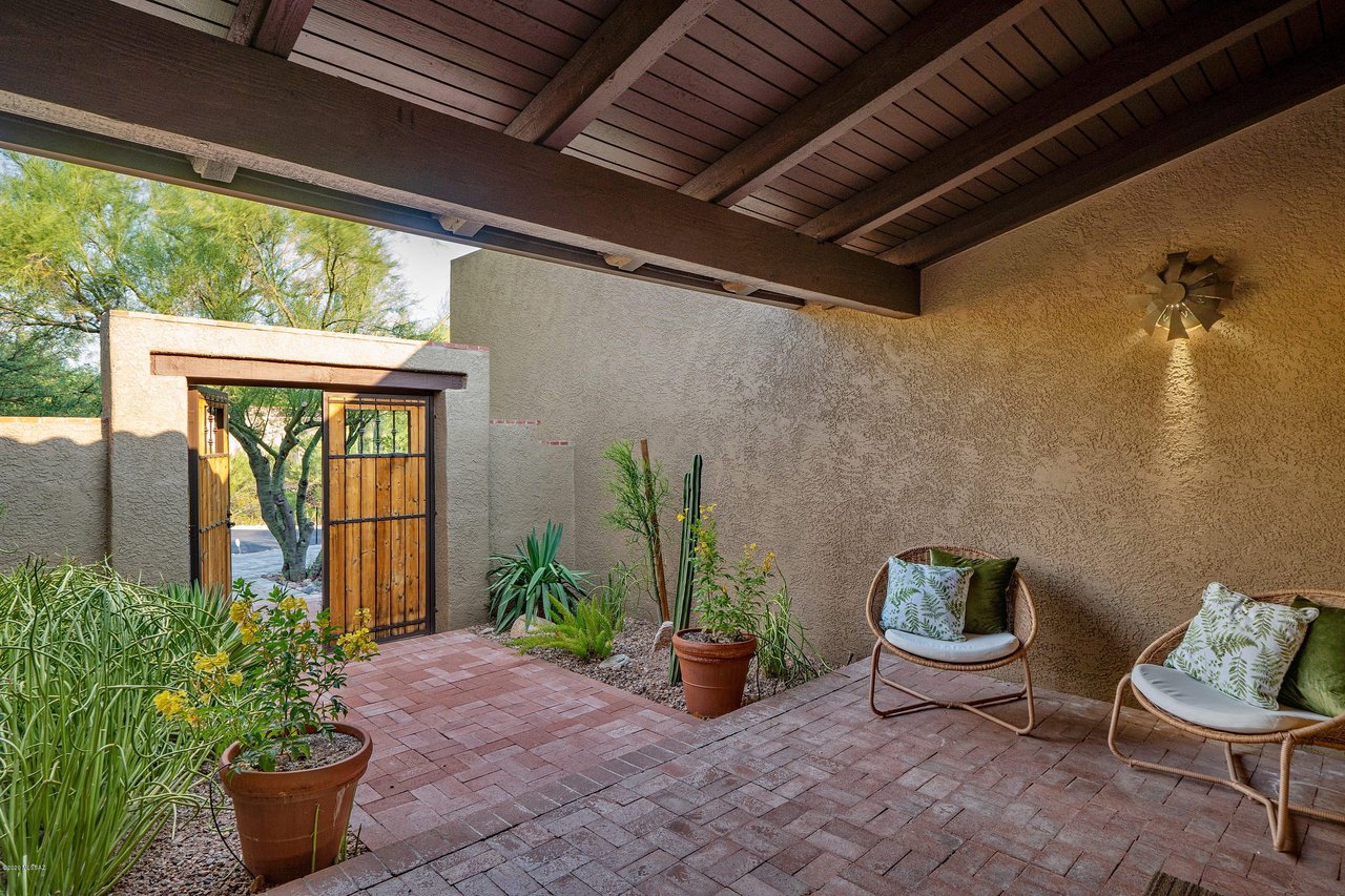 Stunning Las Alturas Contemporary