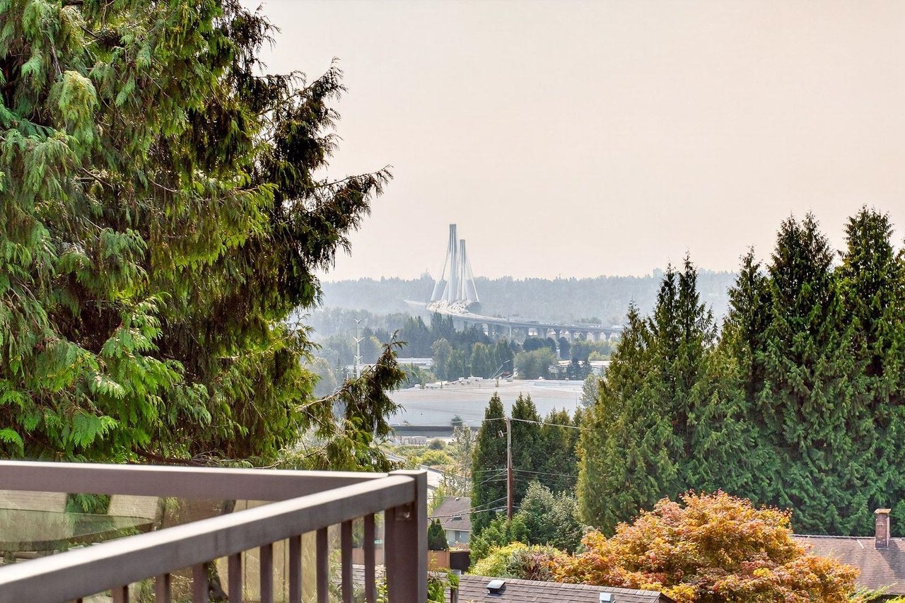 320 Dartmoor Dr