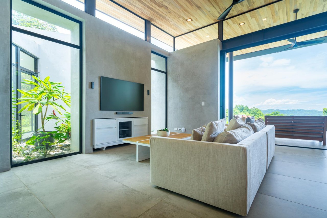 Solar Powered Ocean View Residence, Ojochal, Puntarenas