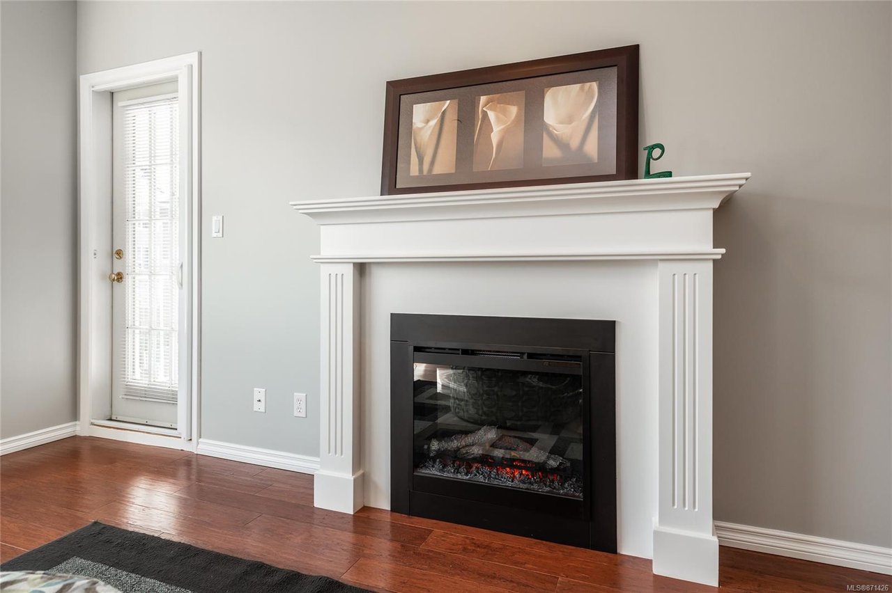 303-2823 Jacklin Rd