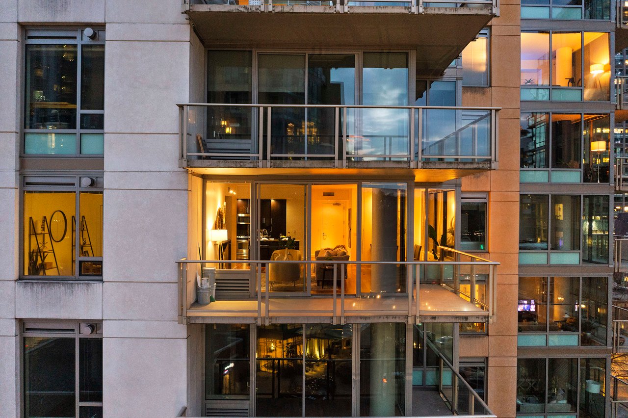 2200 Westlake