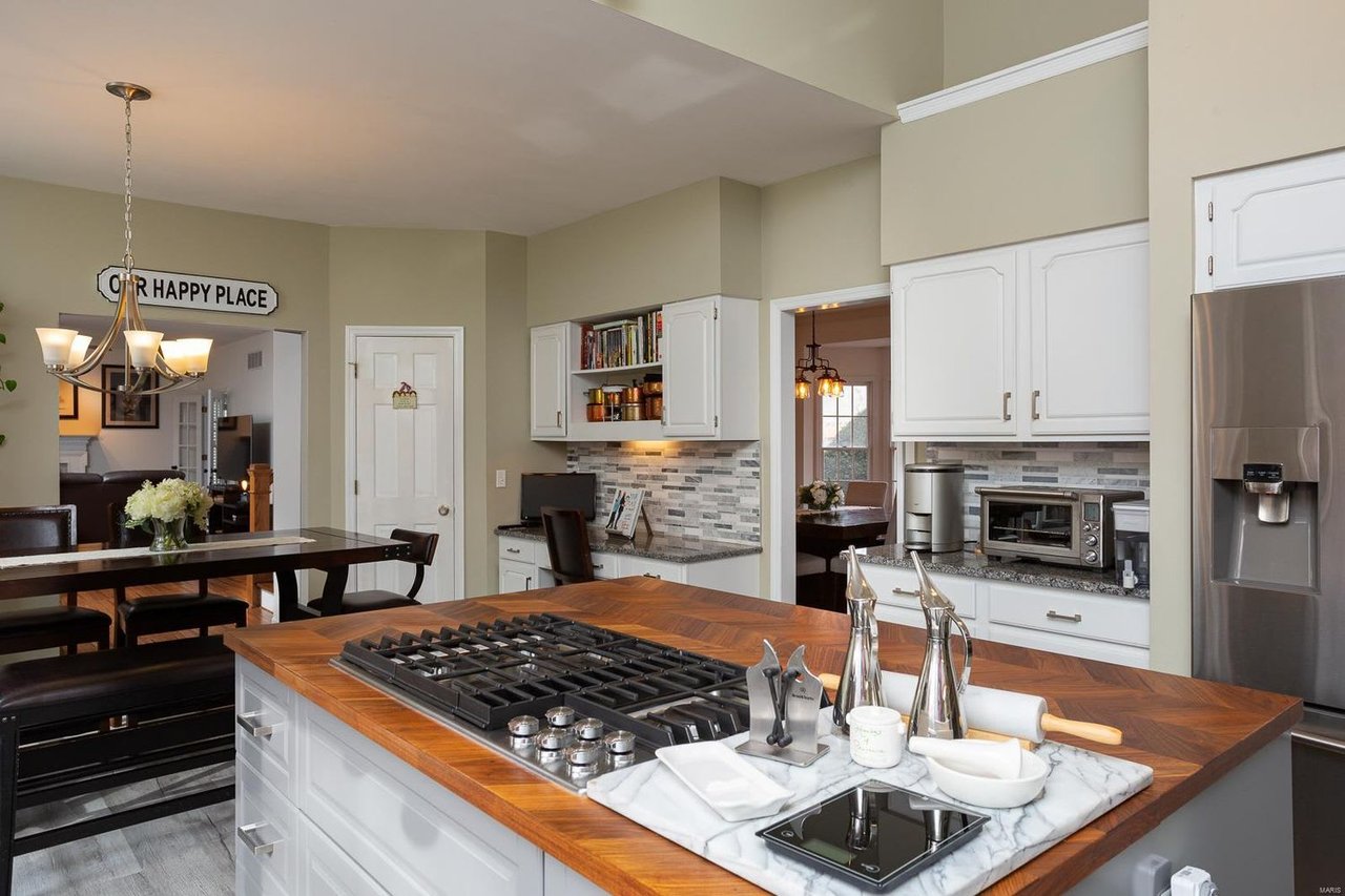 17115 Surrey View Dr