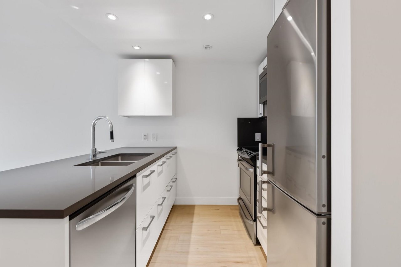 555-955 E Hastings St