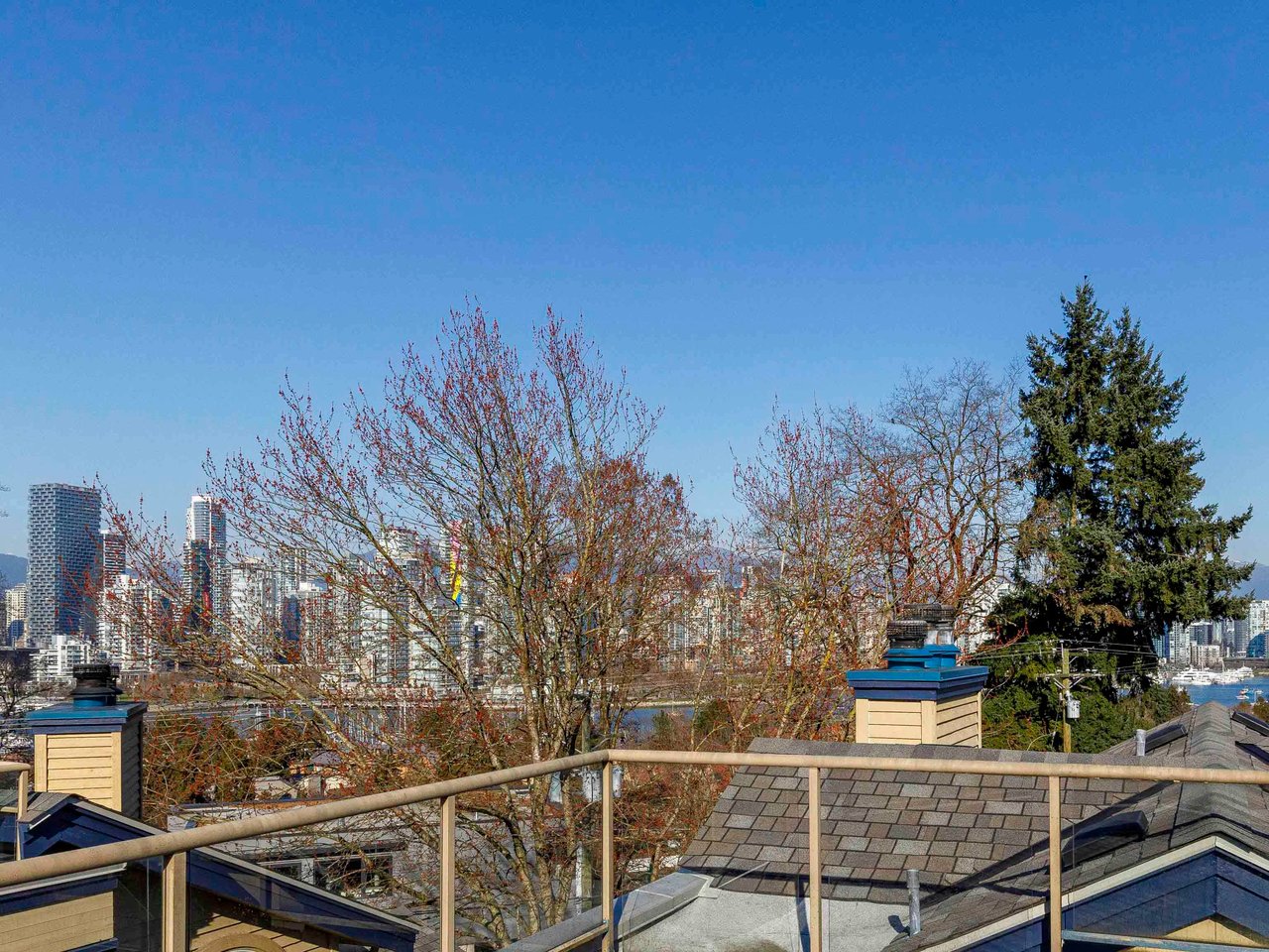 303-1100 W 7th Ave